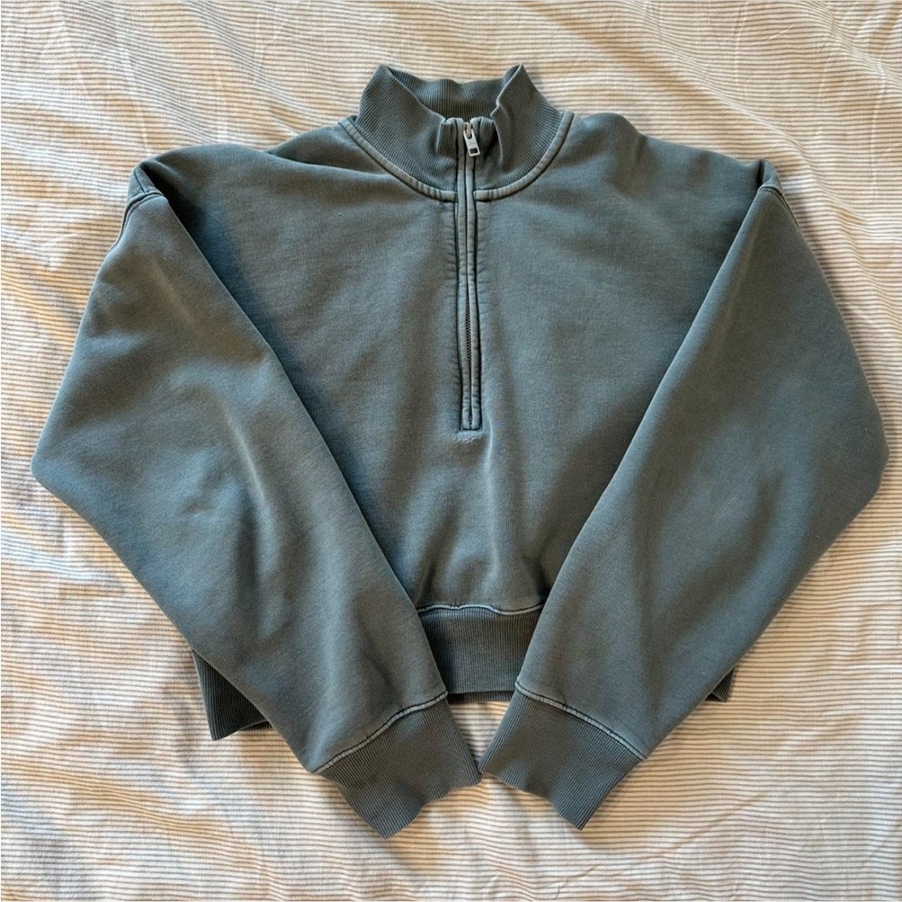 2/$15 🍓 Wilfred Free Steel Blue Gray Cropped Zip-Up